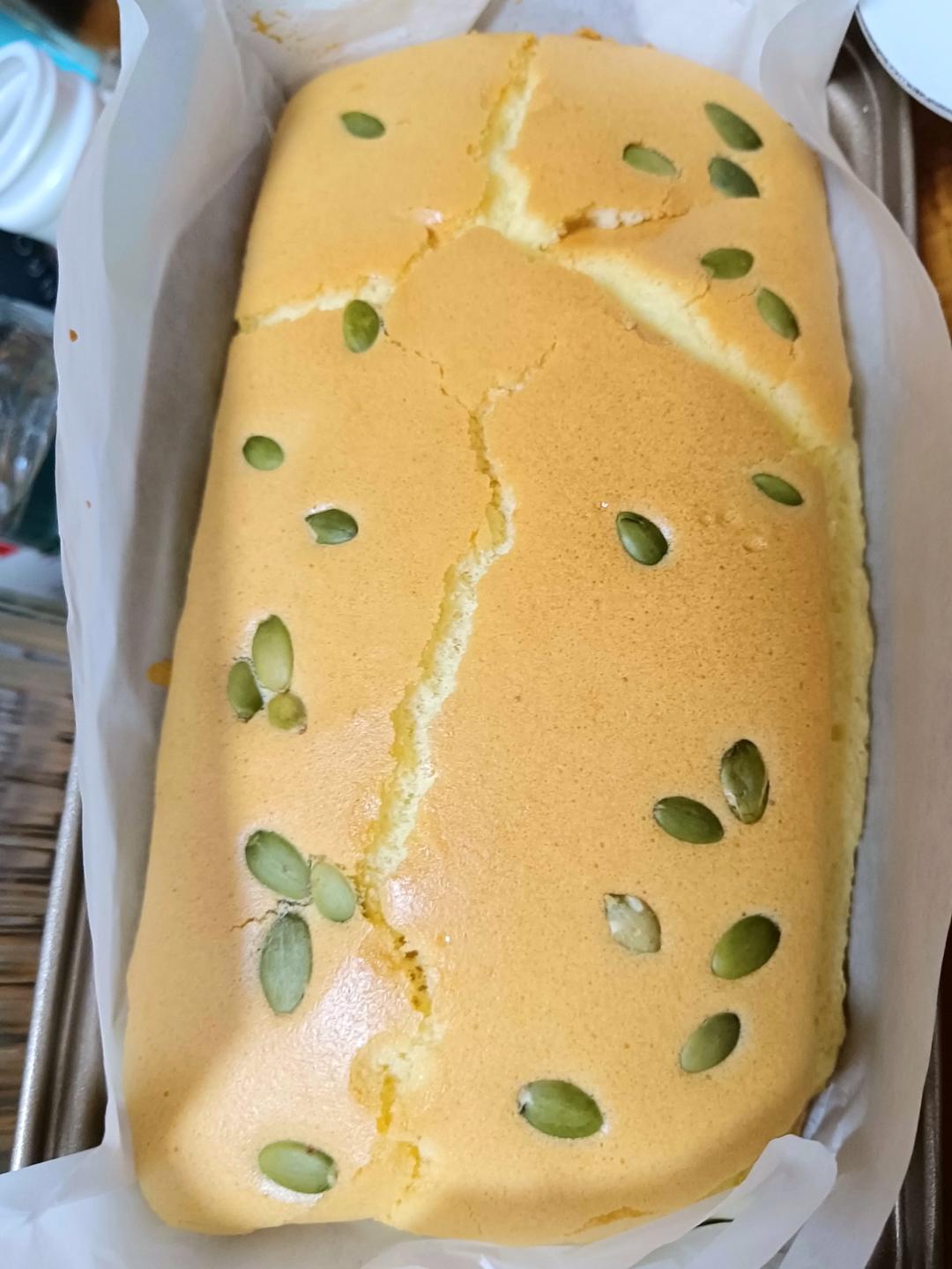 蛋糕店超🔥的金枕蛋糕｜口感绵密🍰松松软软