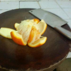 川贝冰糖炖香橙的做法 步骤2