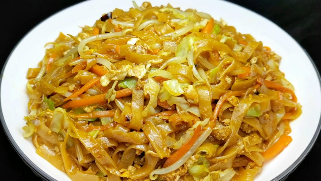 巨好吃的炒河粉做法，简单易学零失败的做法