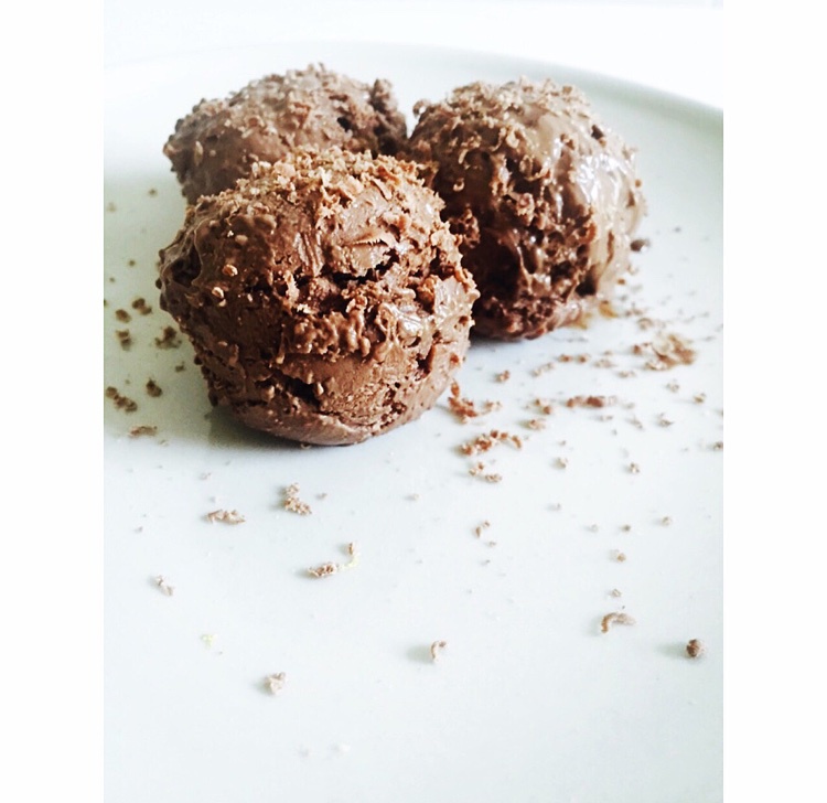 浓醇黑巧克力冰淇淋（免搅打）