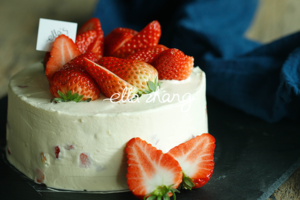 【椰子草莓流心蛋糕】春风十里，不如蛋糕新品的做法 步骤11
