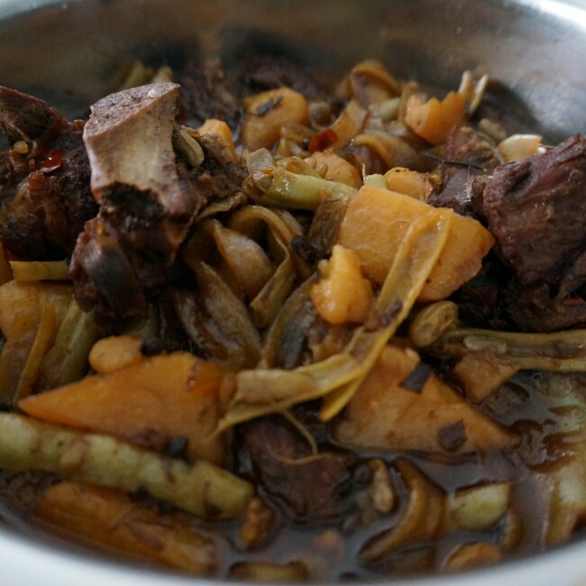 红烧排骨炖豆角土豆