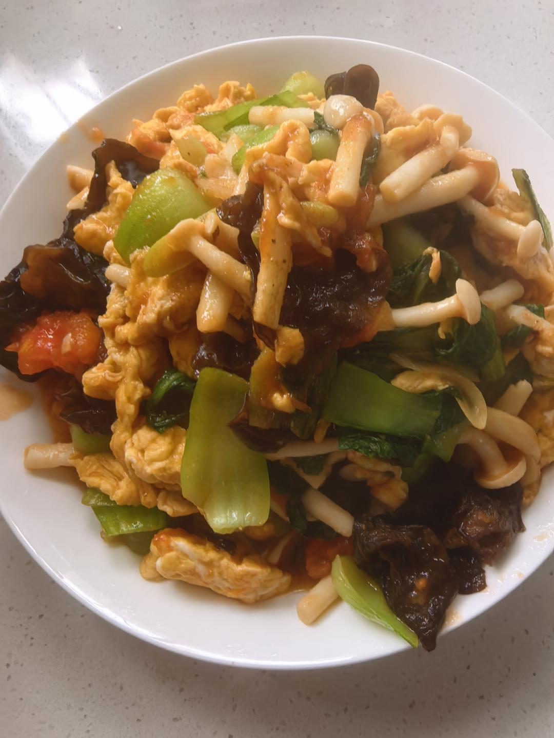 素菜：鸡蛋炒白玉菇木耳