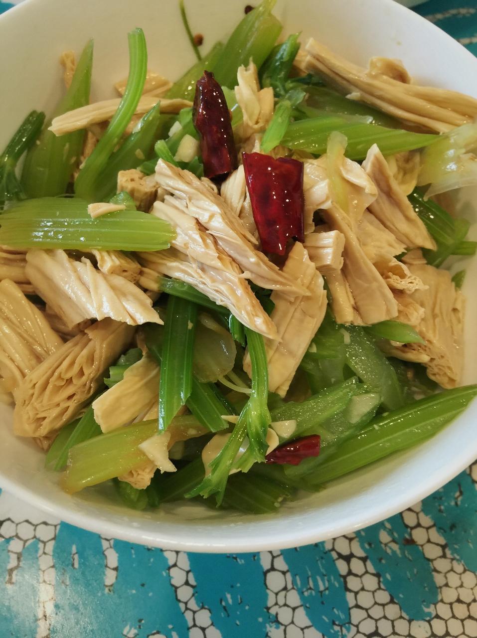 芹菜拌腐竹