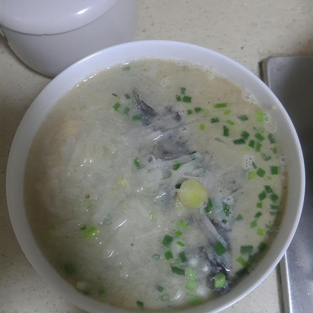 女人汤-鲫鱼萝卜丝汤