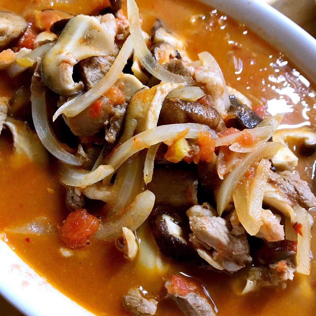 西红柿香菇羊肉意面