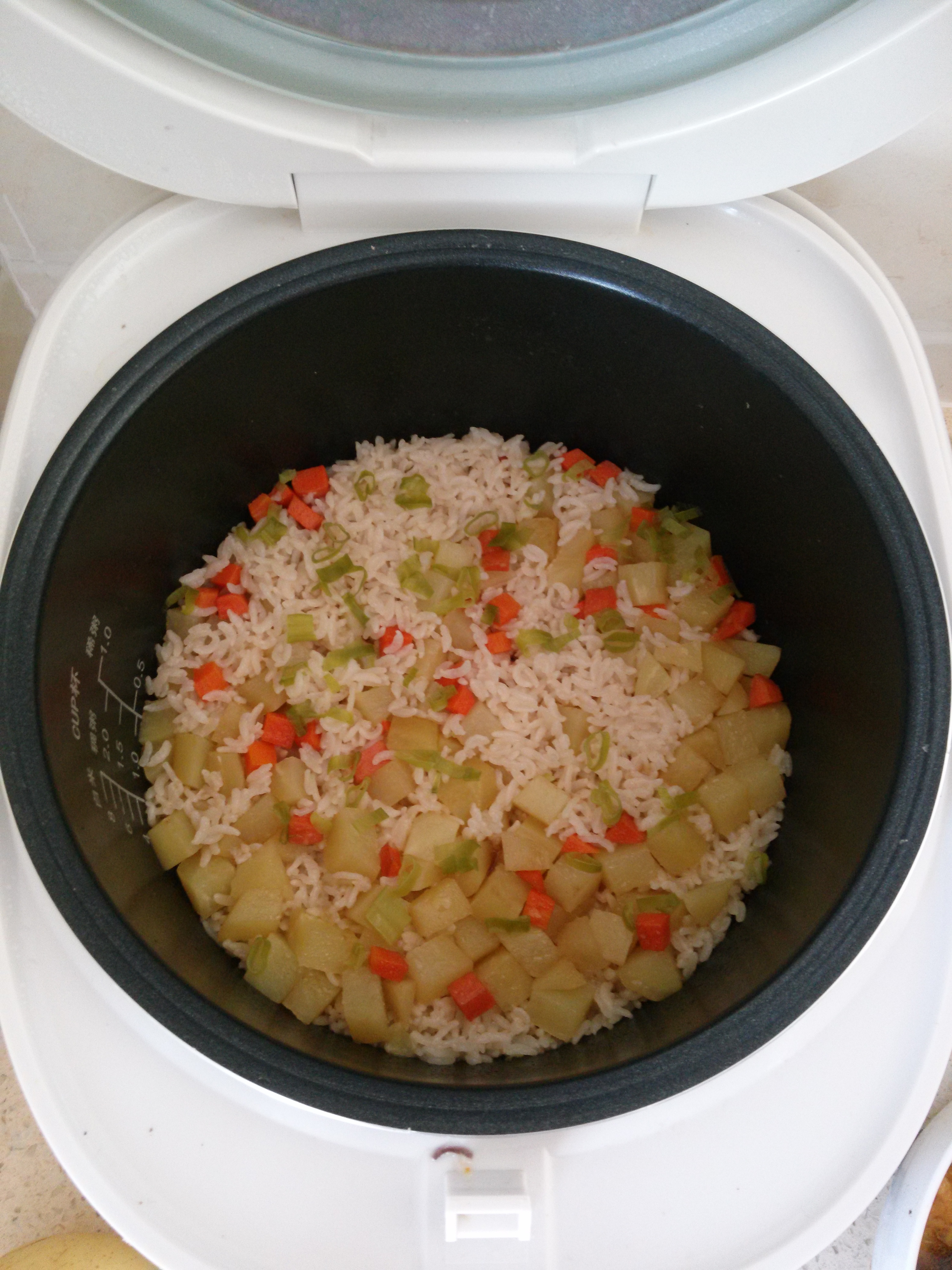 土豆焖饭（电饭锅版）