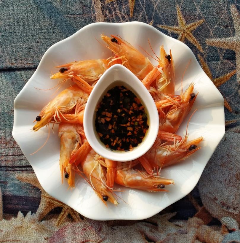 白灼虾+酱料的做法