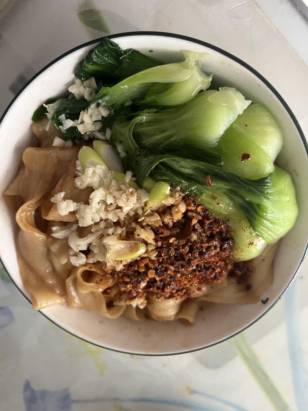 十分钟就能吃上的超简单油泼面