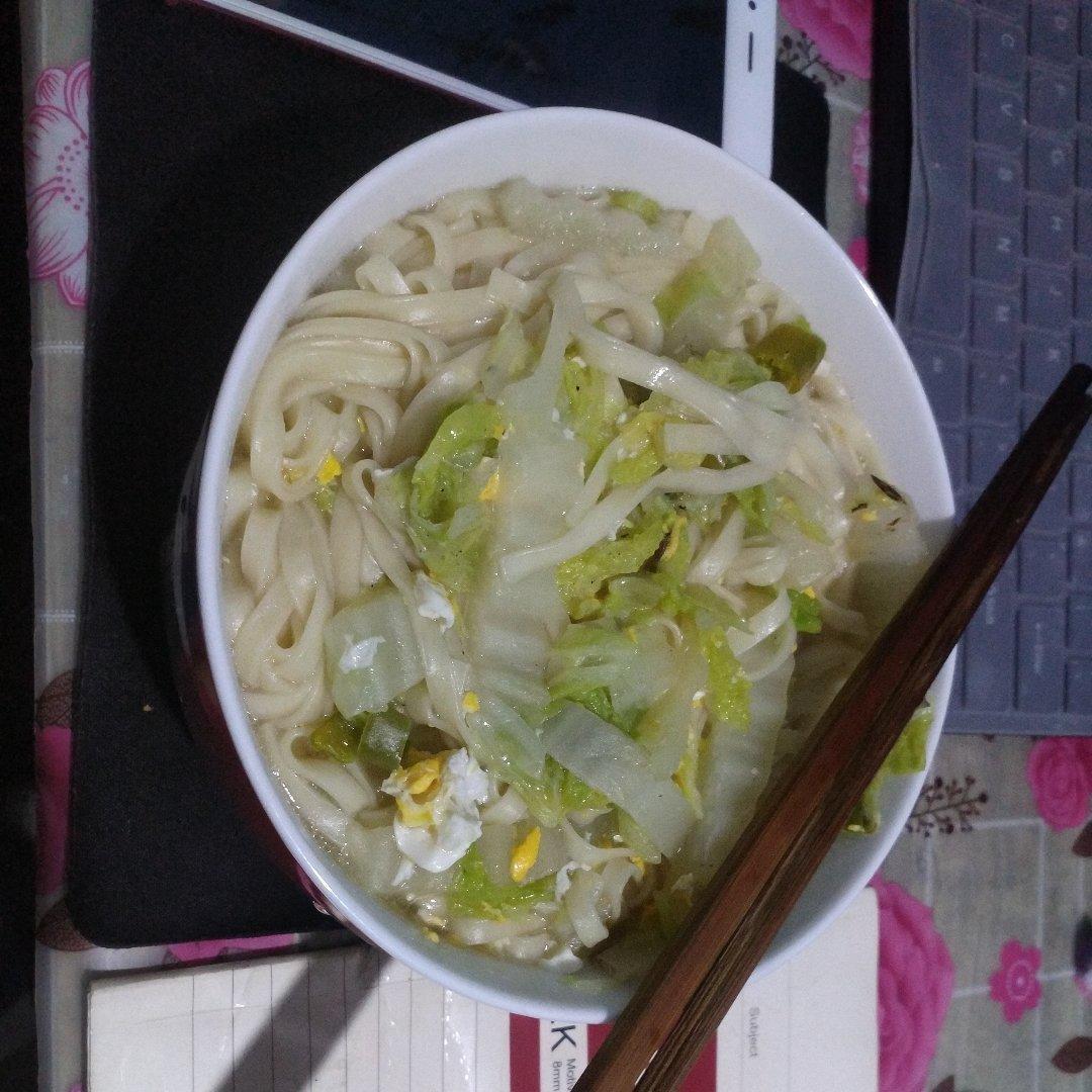 家常白菜挂面汤