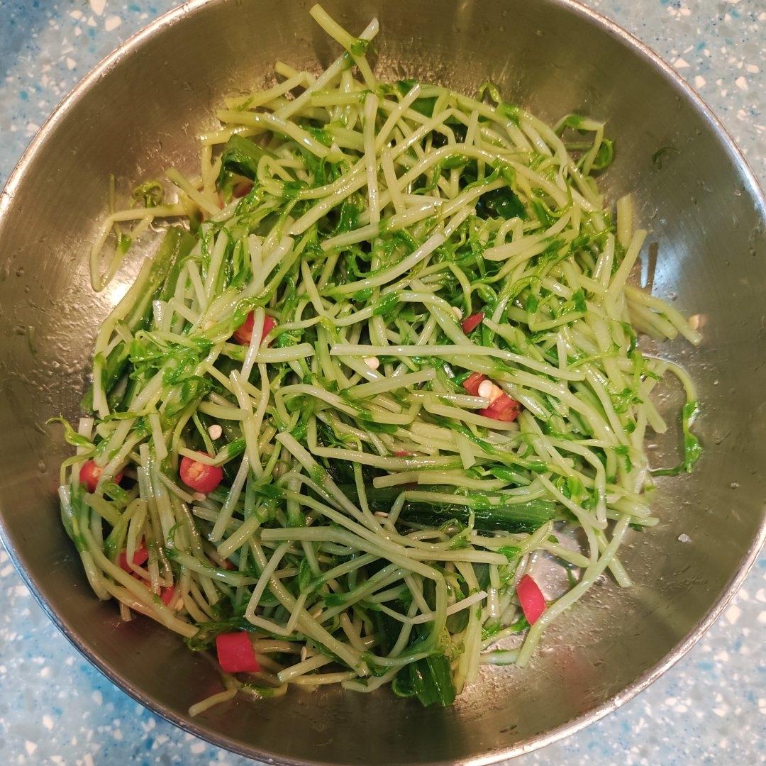 夏日简单菜谱凉拌豌豆苗