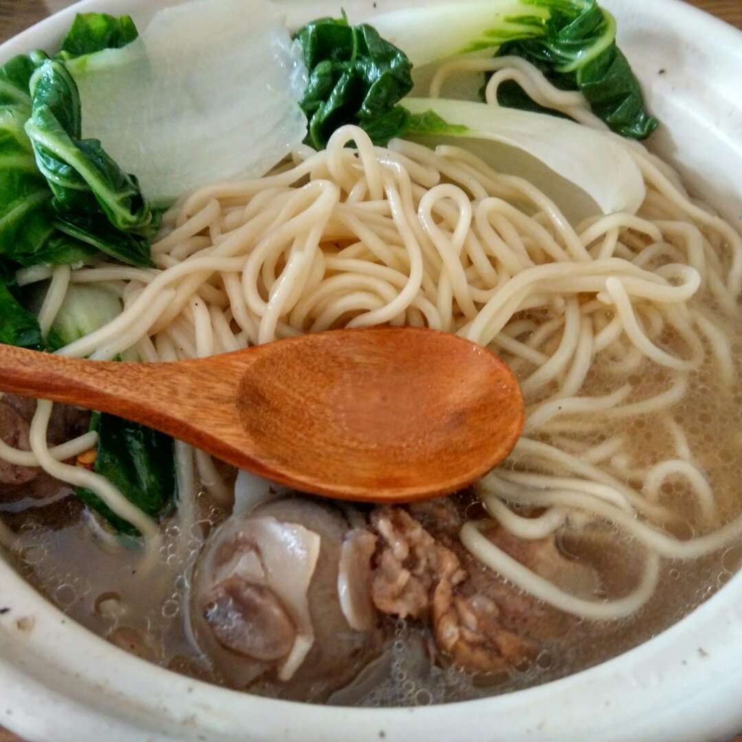 黯淡_livq做的大骨汤面