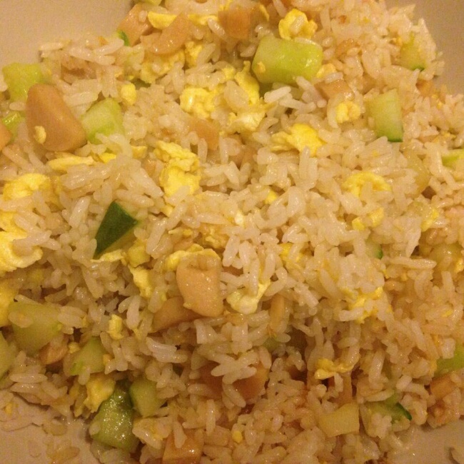 快速简单炒饭——滑蛋火腿肠炒饭