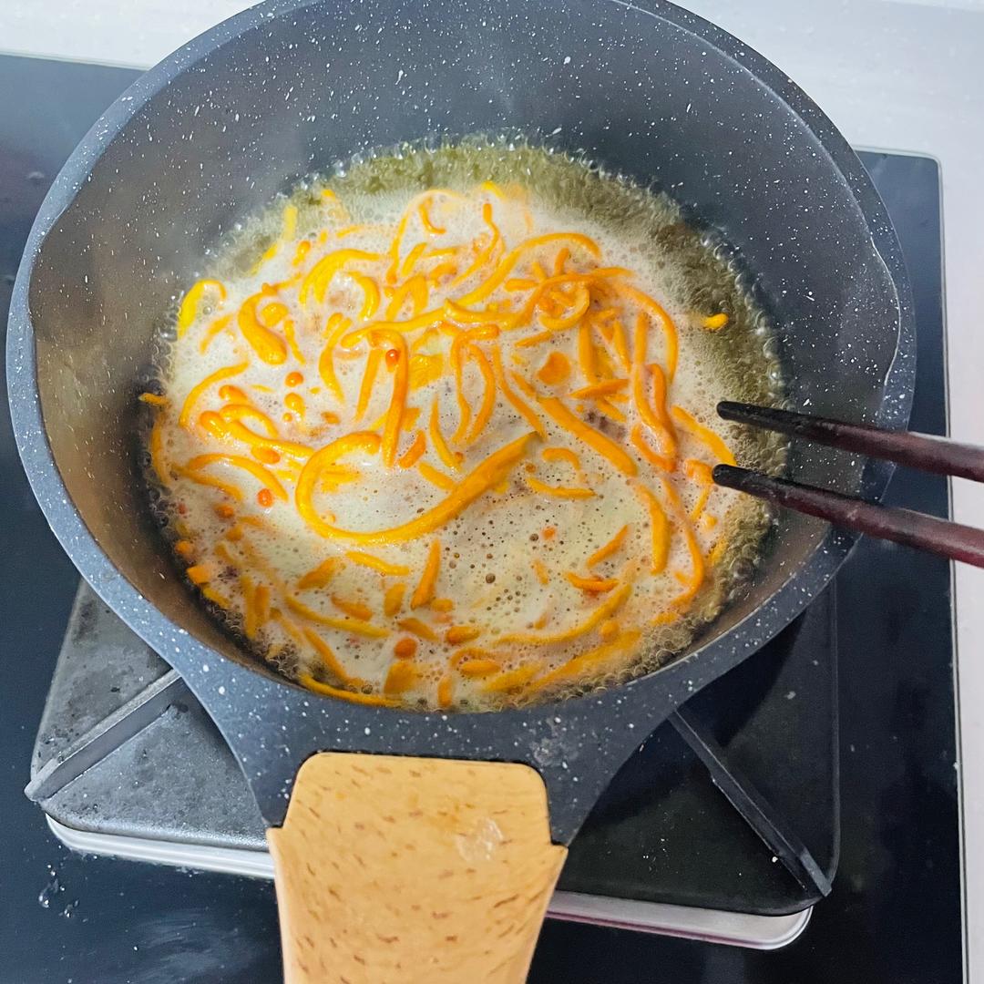 高汤鲍鱼灼双菌～金针菇与虫草花的做法 步骤4