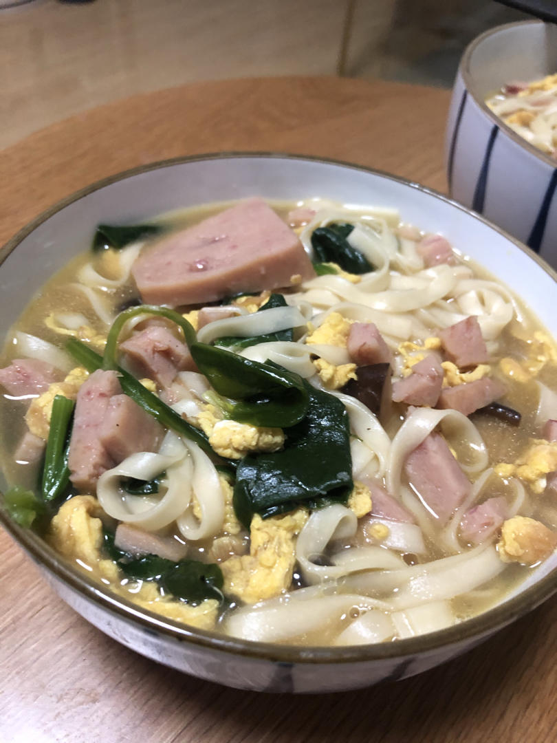 菠菜鸡蛋面