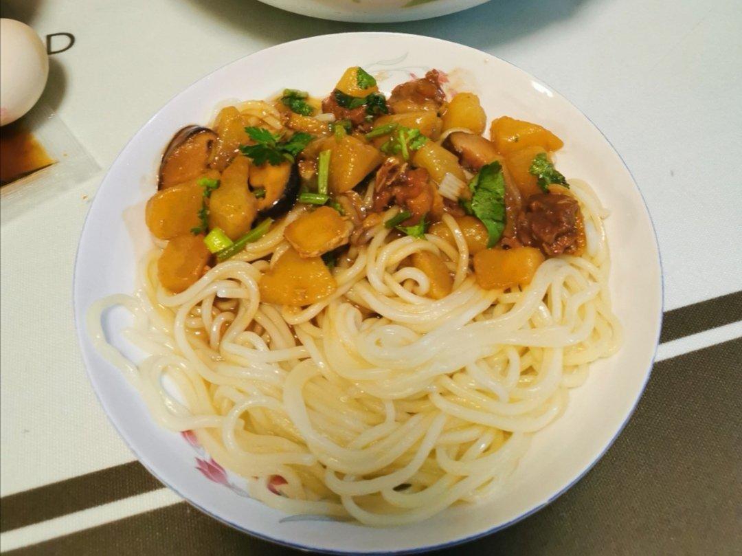 超级下饭土豆香菇炖鸡腿