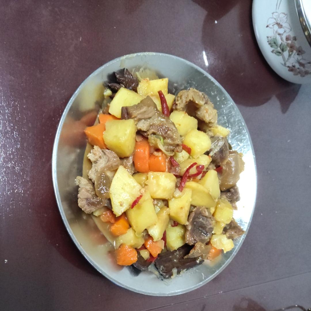 羊肉炖土豆：内蒙古人最拿手！