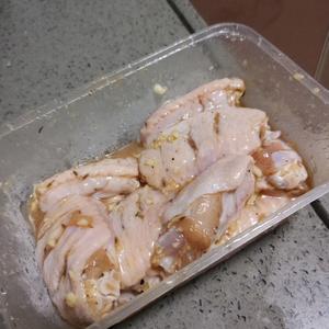 蜜汁鸡翅✨鲜嫩多汁の烤箱菜的做法 步骤1