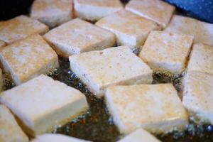 软嫩鲜香的豆腐鱼腩煲的做法 步骤4