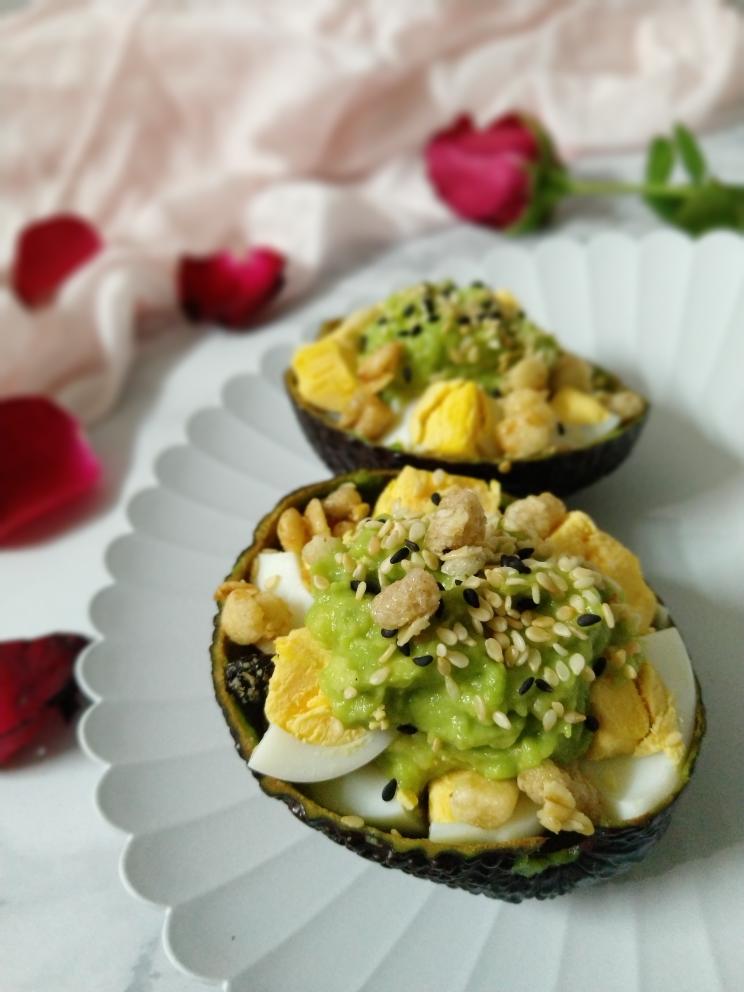 牛油果壳杯的做法