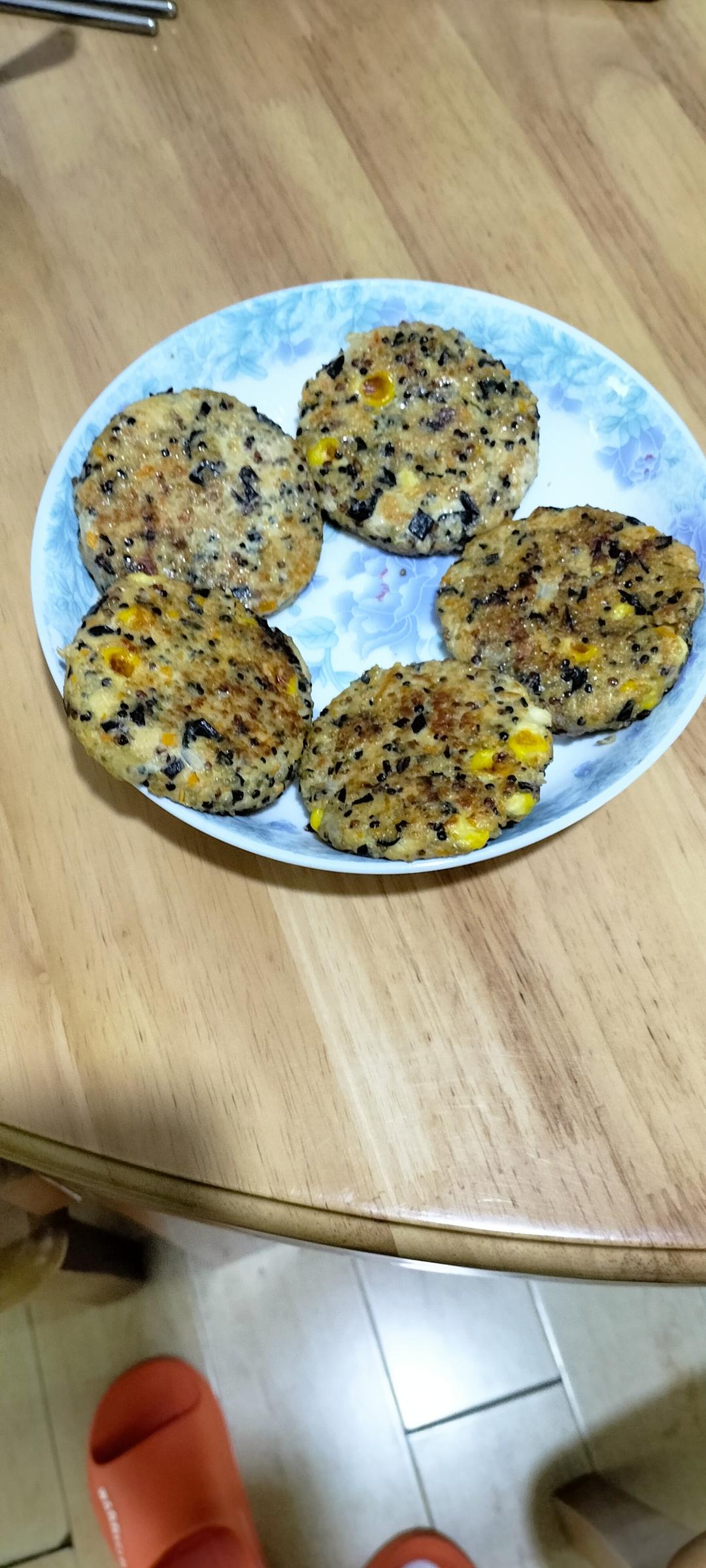 减脂餐｜藜麦鸡胸肉饼