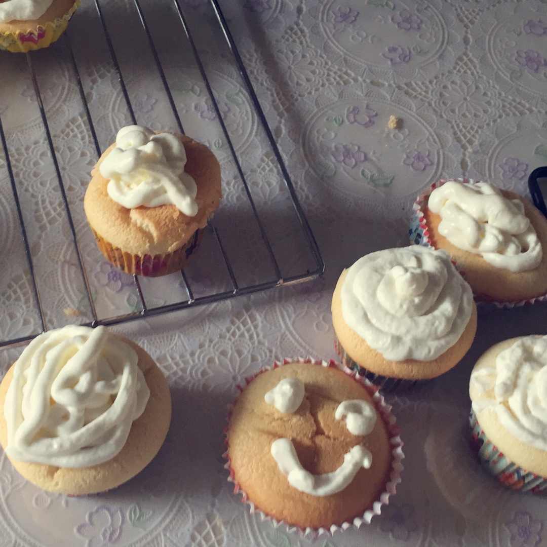 鲜奶油戚风杯子蛋糕（纸杯蛋糕）