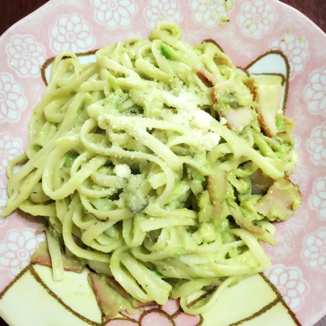小清新牛油果火腿意面