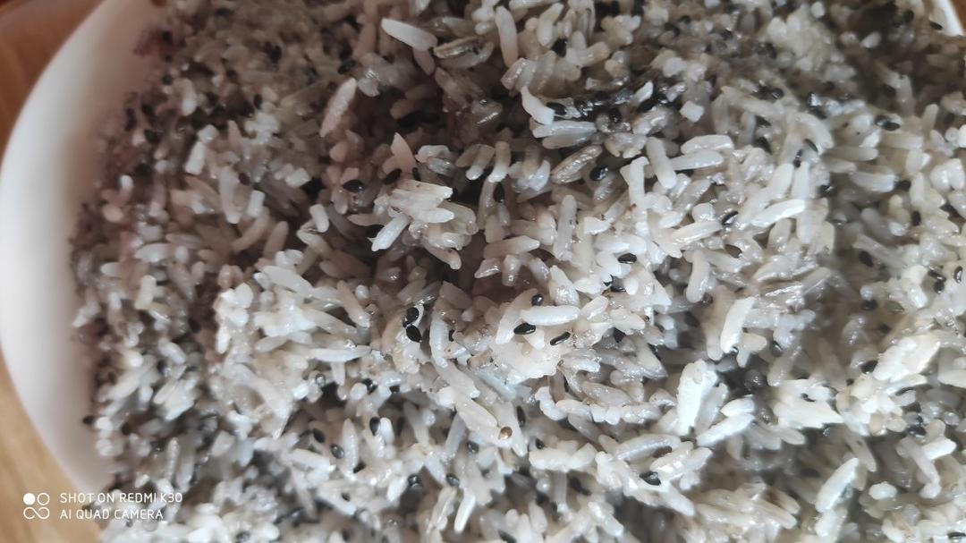 就像有句话所说：成年人的世界里，从来就没有“容易”二字。很多时候，你只能单枪匹马，直面生活的兵荒马乱。