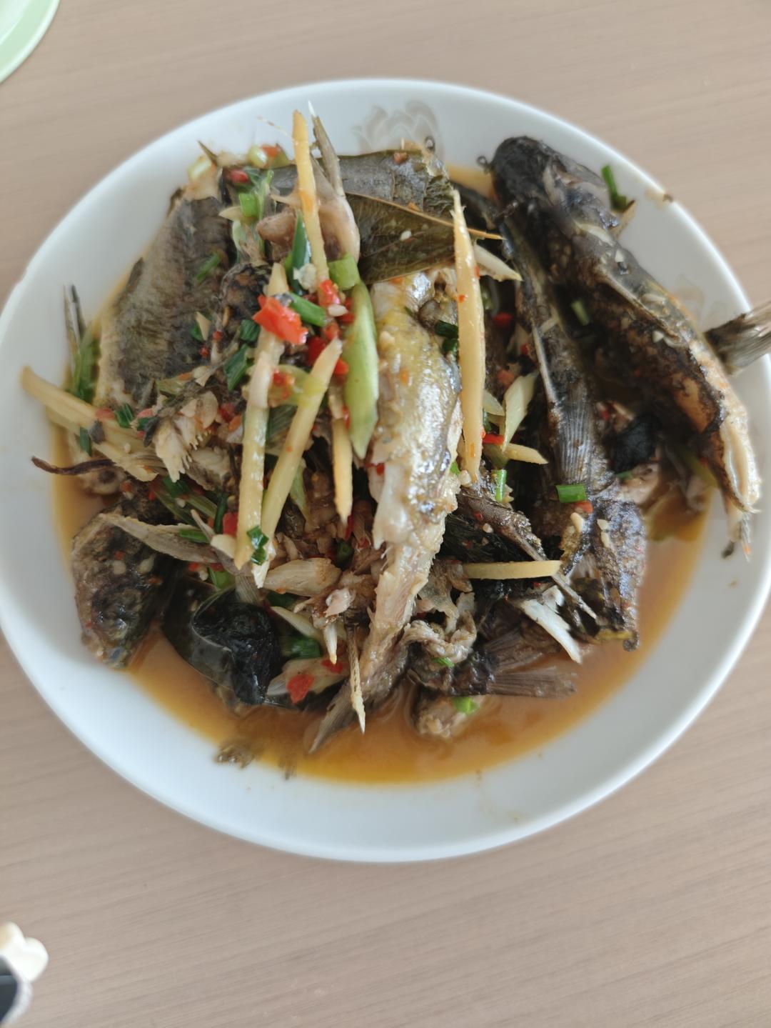 闷个黄骨鱼，黄丫头，黄鸭叫，家常简单味的！