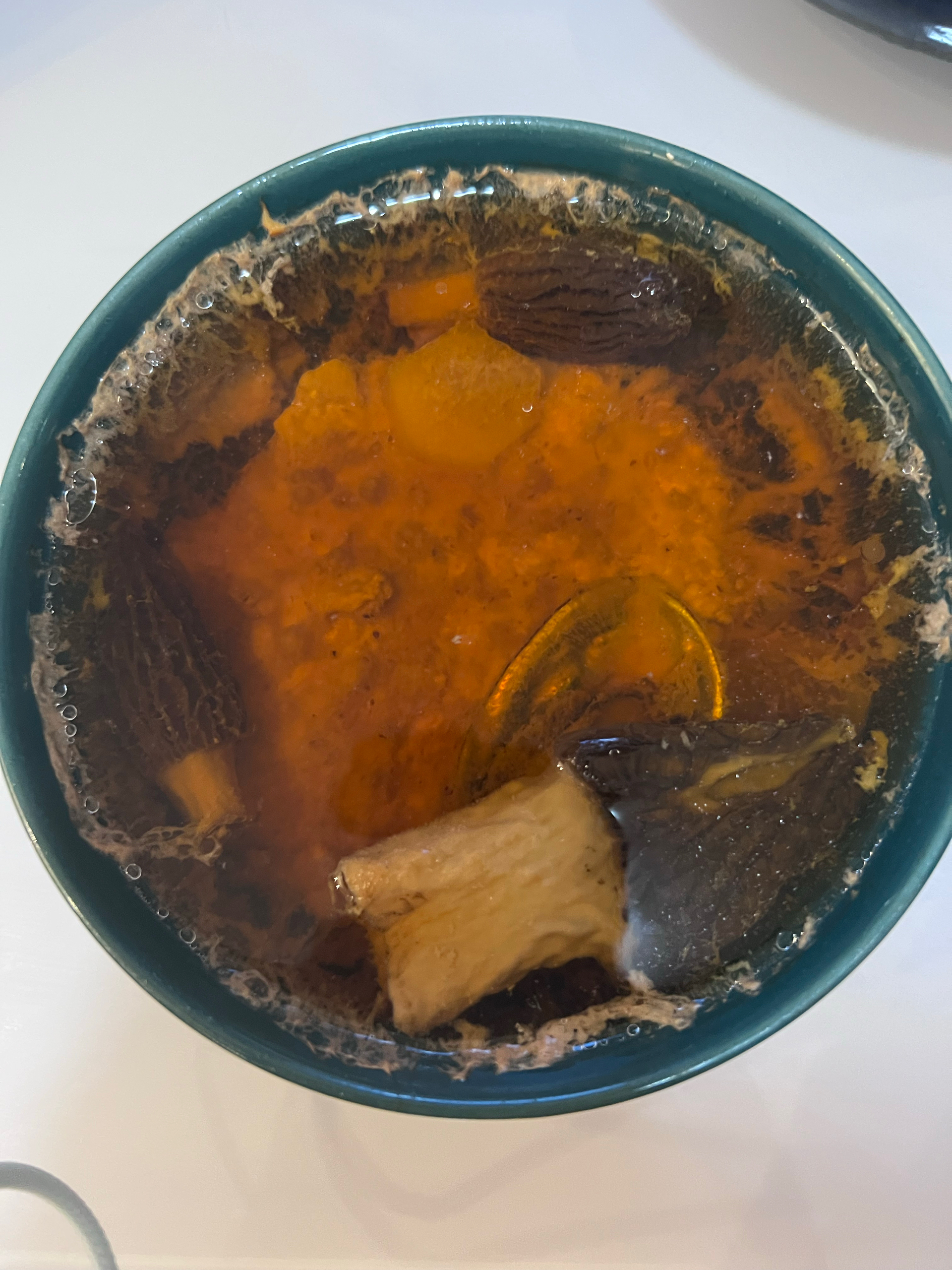 鲍鱼羊肚菌炖瘦肉汁