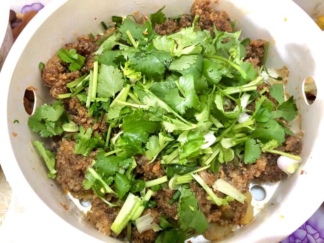香炸了：小笼粉蒸牛肉