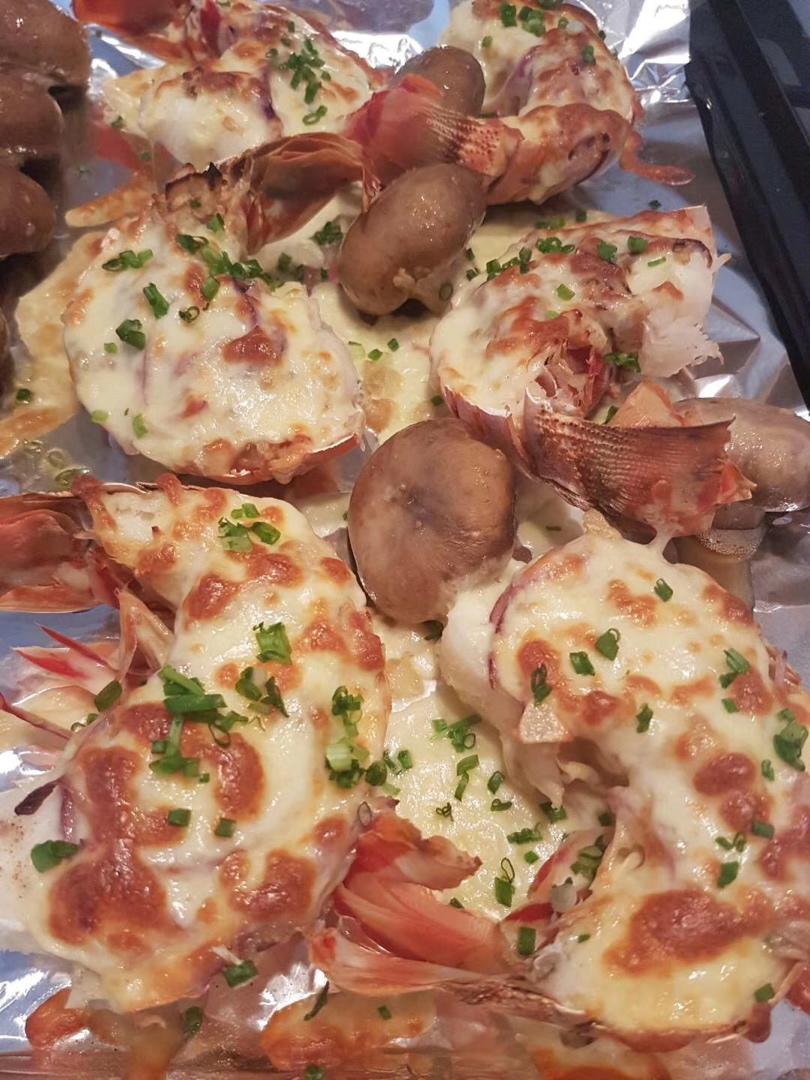 蒜蓉芝士焗波士顿龙虾