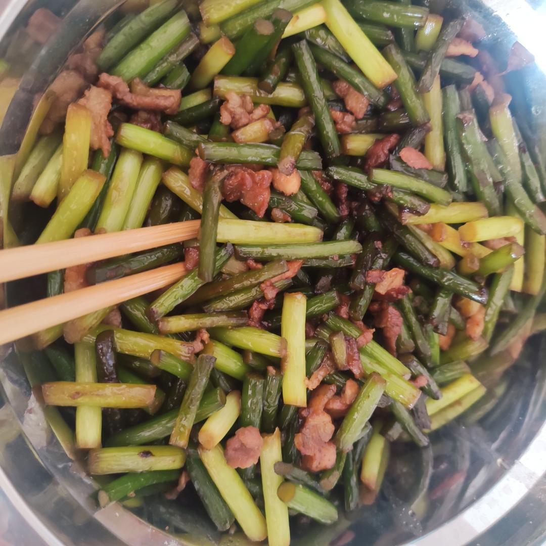 简单易做的下饭菜－蒜苔炒肉