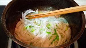 老上海葱油拌面的做法 步骤1