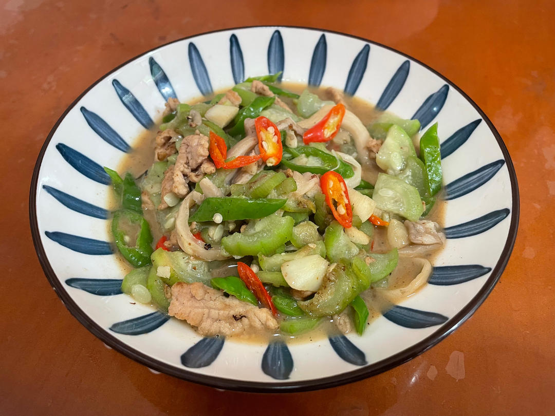 超嫩蒜香平菇丝瓜肉片