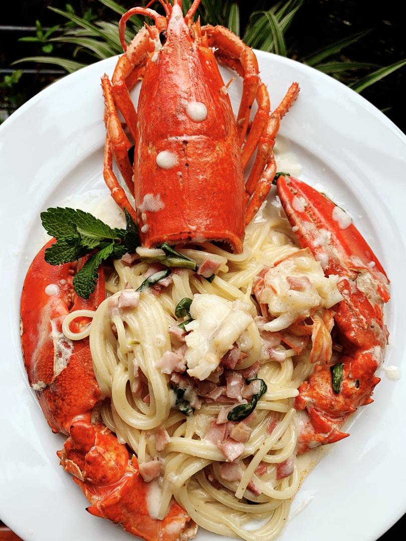 老广东酒楼的龙虾伊面