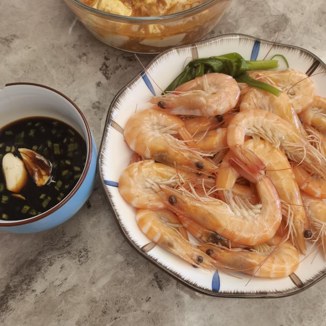 水煮虾（灵魂蘸料汁很关键哈😄）