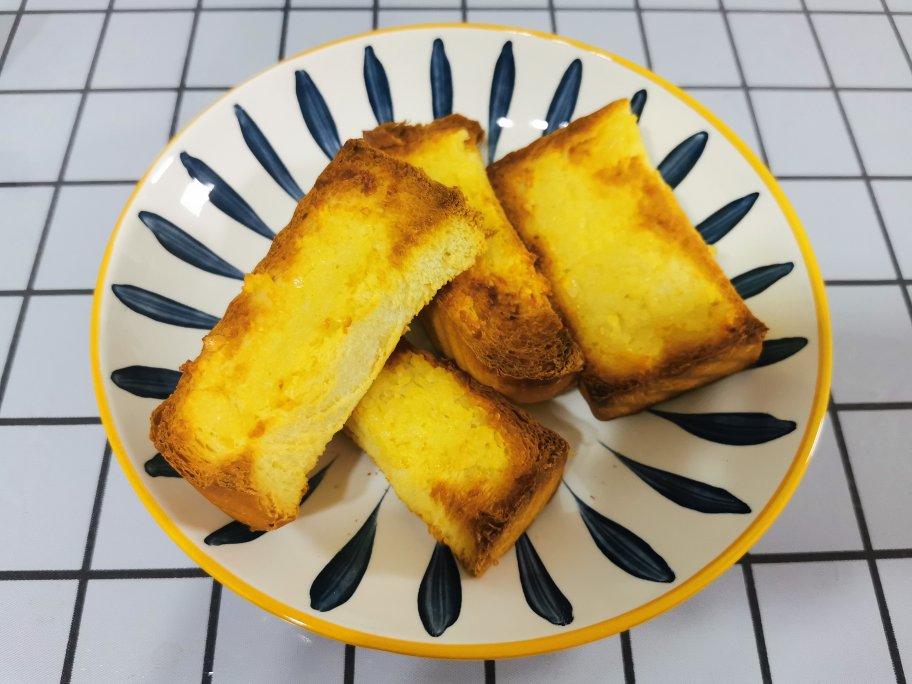 吃完还想啃手指的蒜香烤吐司面包