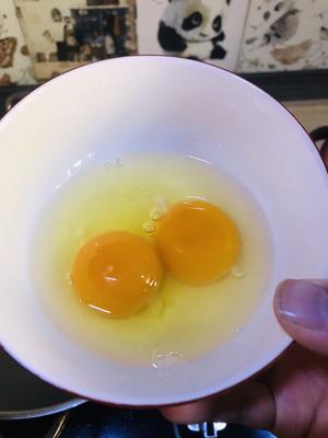 新手小白版早餐咸菜腊肠蛋炒饭（巨详细教程）的做法 步骤1