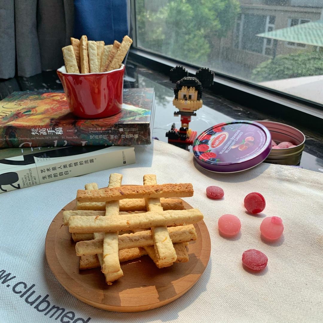 新年伴手礼：柠檬香脆棒饼干