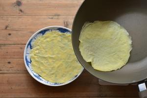 鸡丝蔬菜蛋皮卷的做法 步骤7