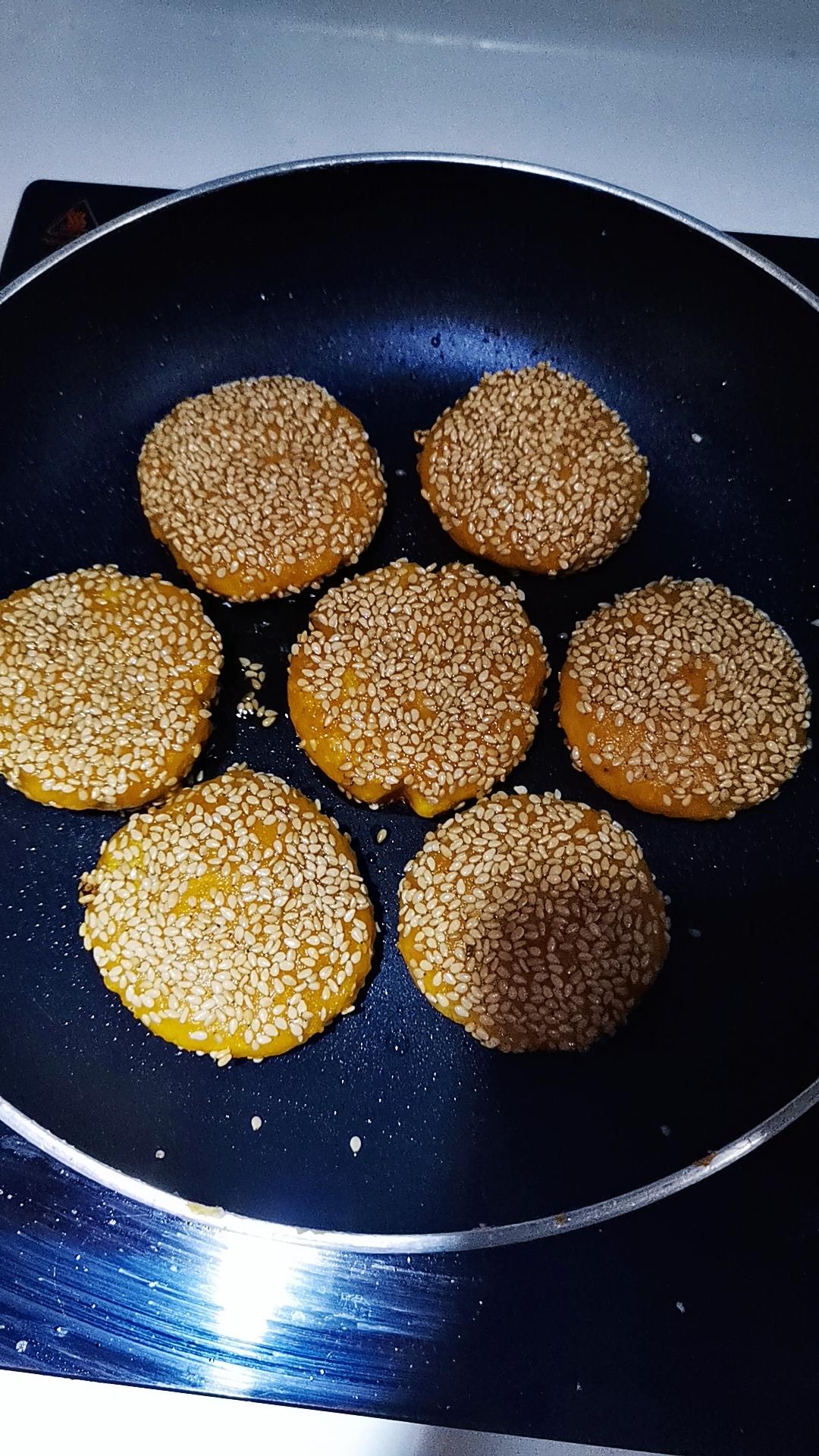 平底锅就能做!香甜软糯的南瓜饼
