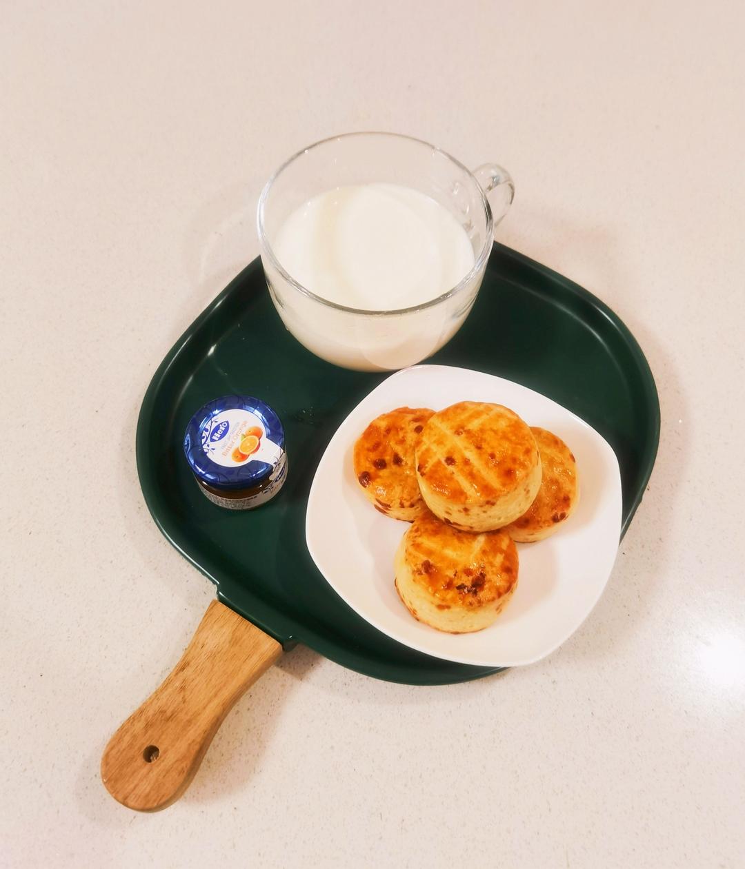 海盐乳酪司康 咸味的司康 圆滚滚的也很美味