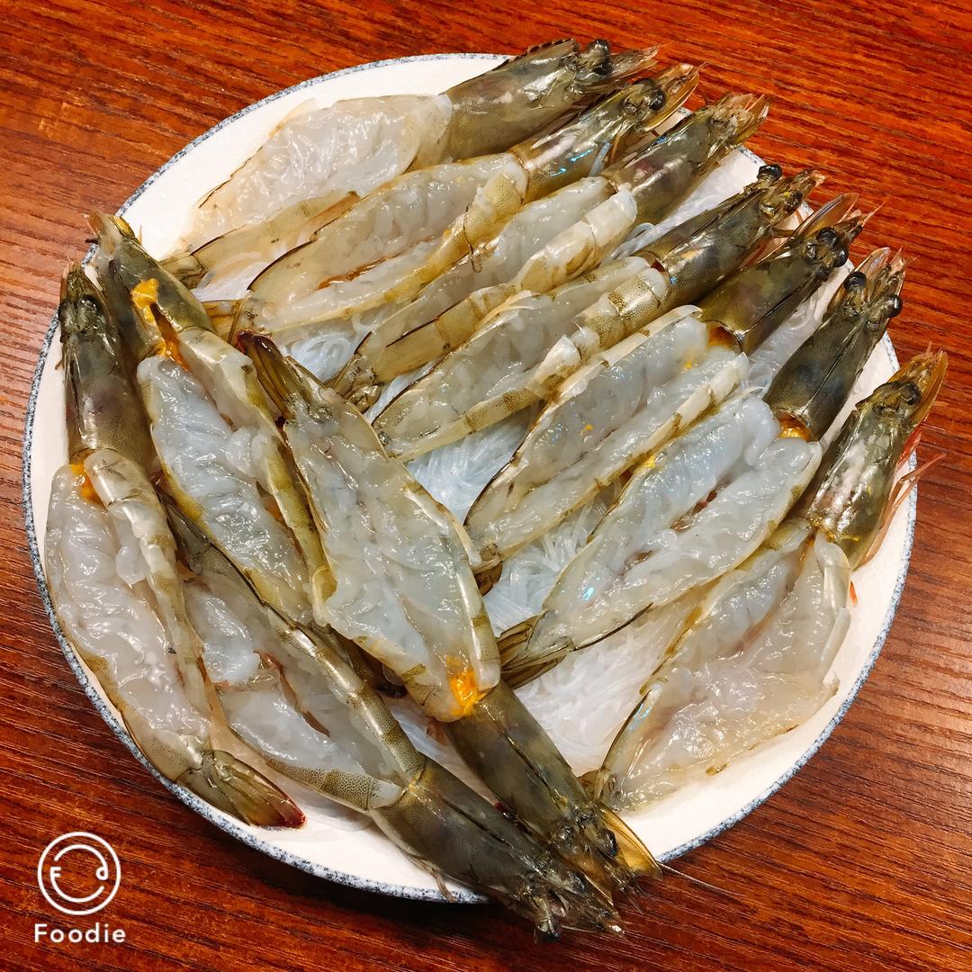 蒜蓉粉丝蒸虾的做法 步骤4