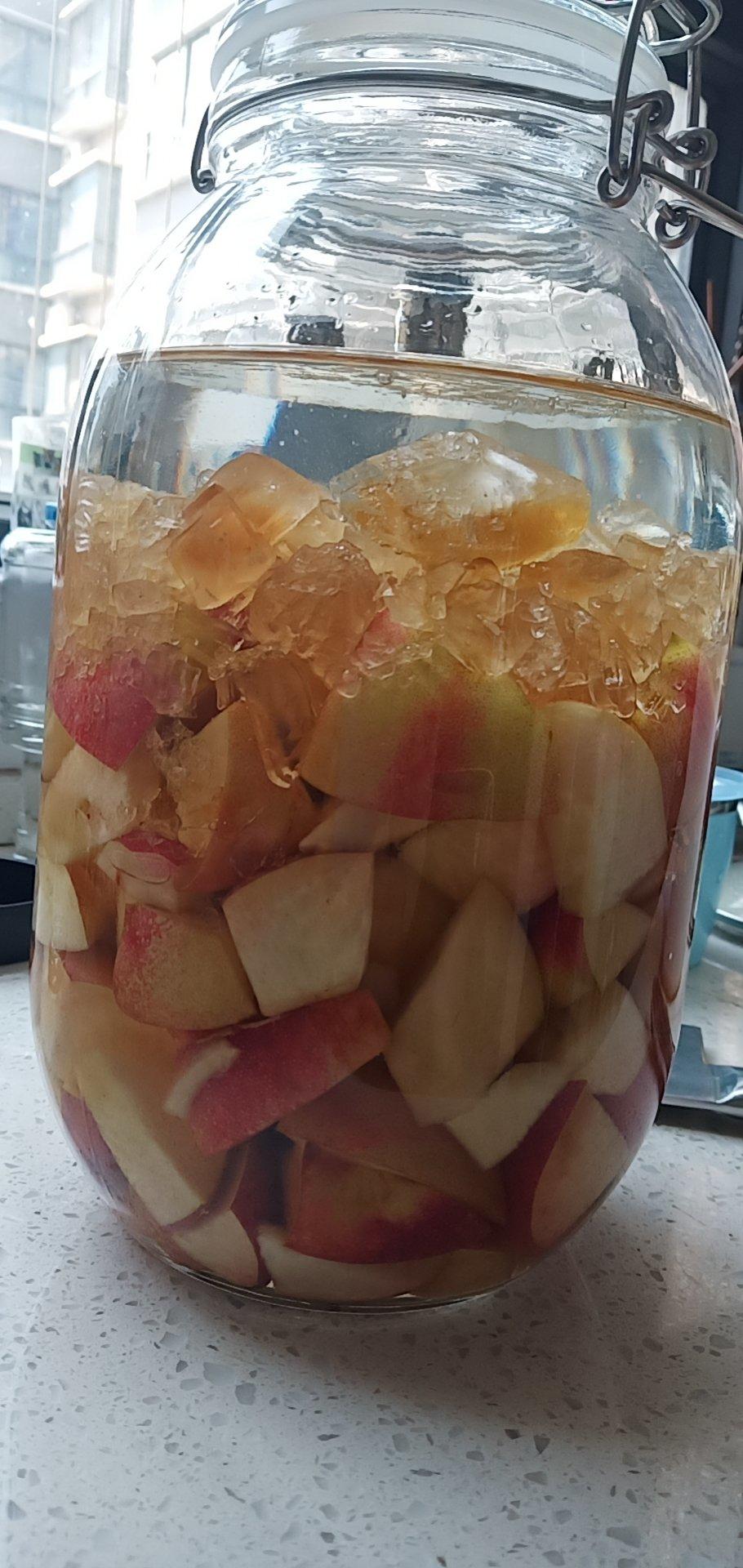 最爱桐桐宝贝儿做的桃子酒(泡酒)