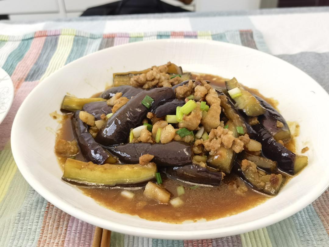 新手也能十分钟做完全家舔盘子的肉末茄子