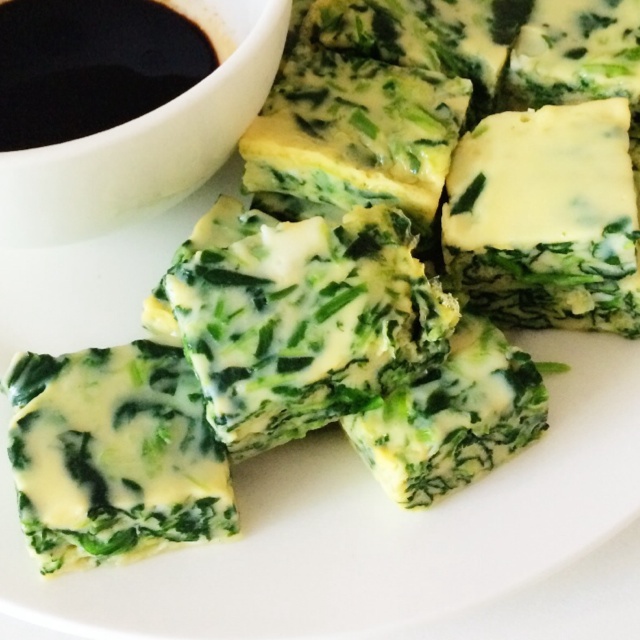 蘸汁菠菜鸡蛋糕——春季养生多吃菠菜