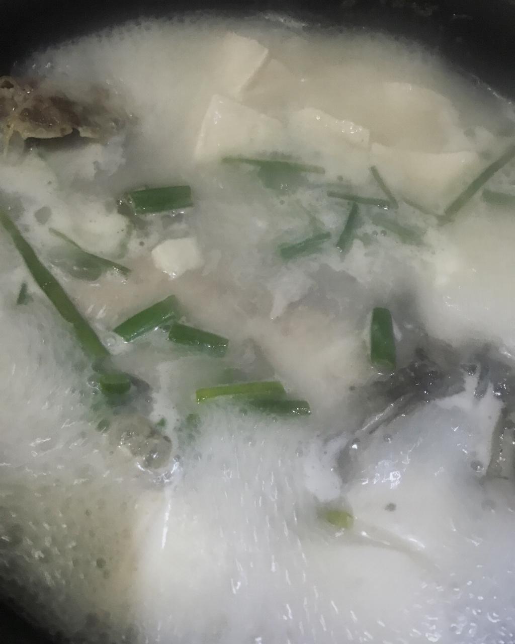 鲫鱼豆腐汤
