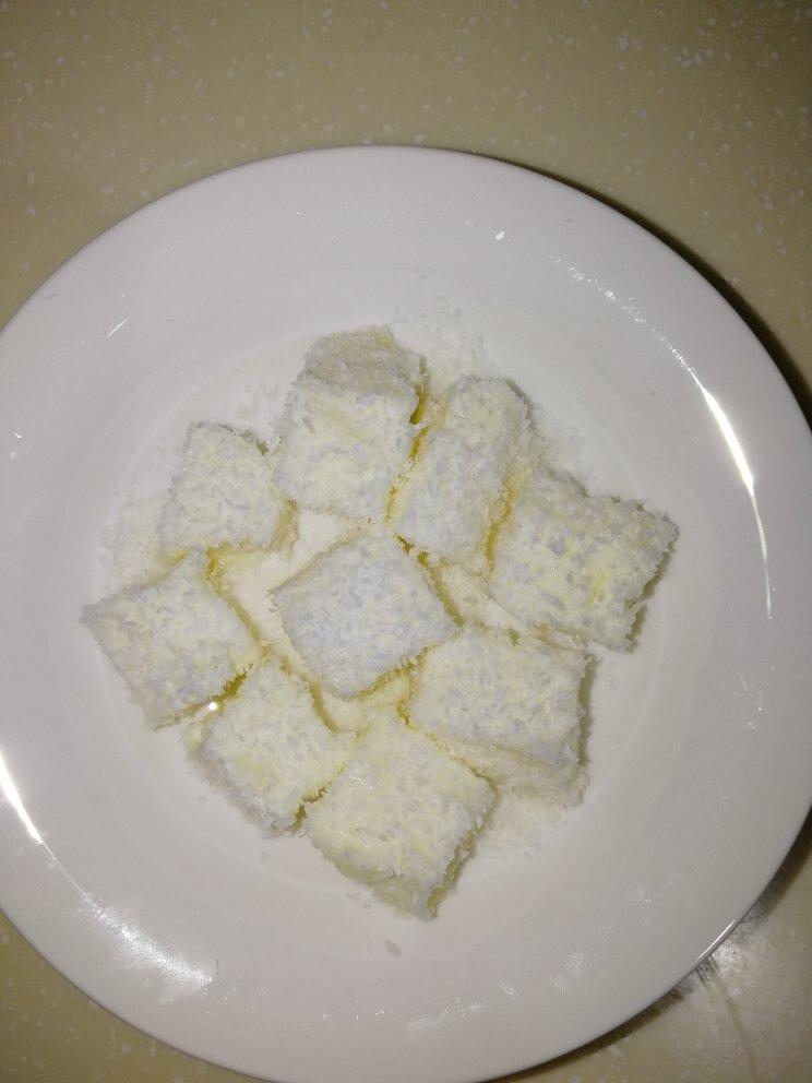 完胜85度C牛奶椰丝小方