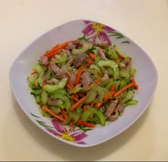 胡萝卜青瓜炒肉片